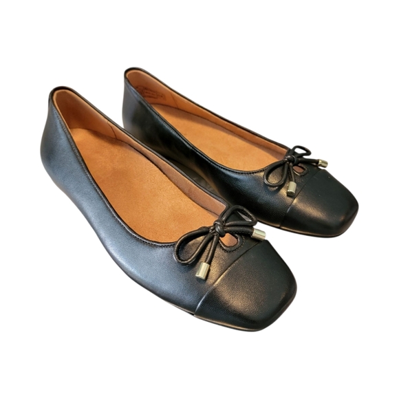 Vionic Black Leather Loafers with Bow Accent - Picture 2 of 9
